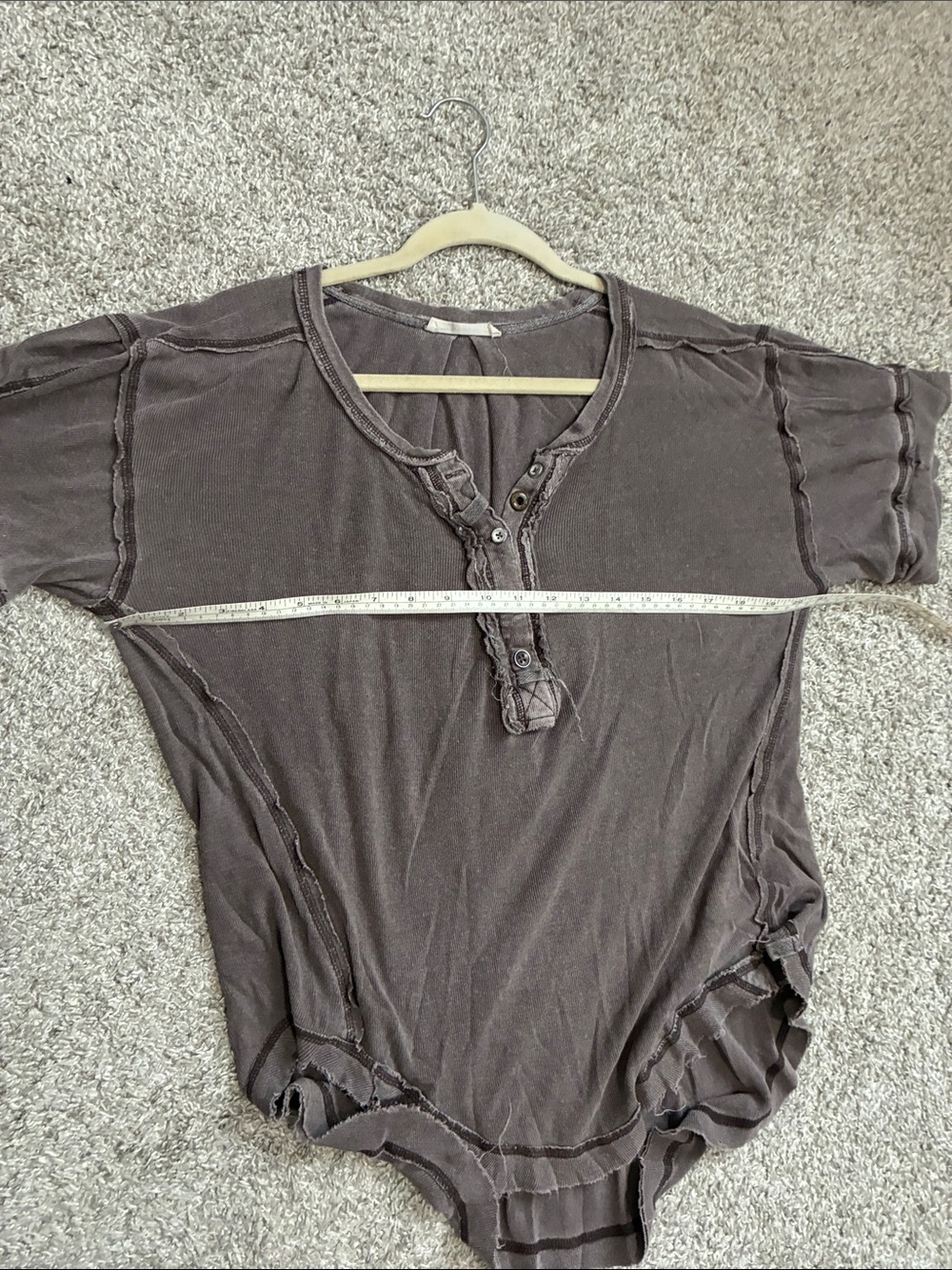 We The Free Heritage Henley Taupe Short Sleeve Tee Shirt - Picture 7 of 8
